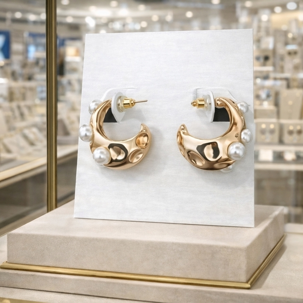 Gold earrings with pearl decor.